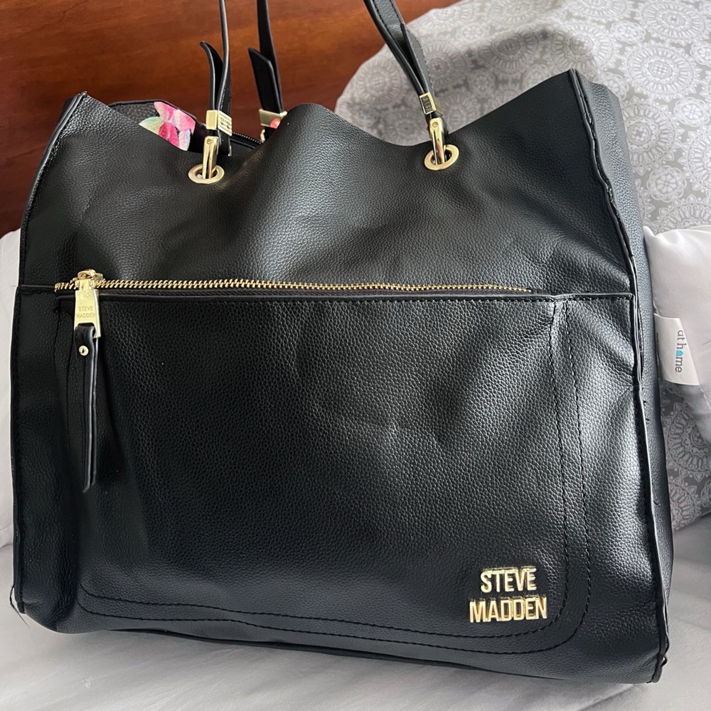 Steve Madden Black Shoulder Bag with Gold Accents - Picture 6 of 9